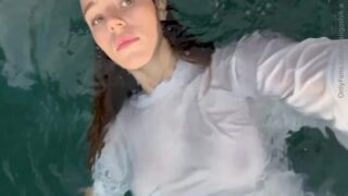 Anna Malygon/maligoshik.a Shower Show Nipple in Pool – Onlyfans Leaked !