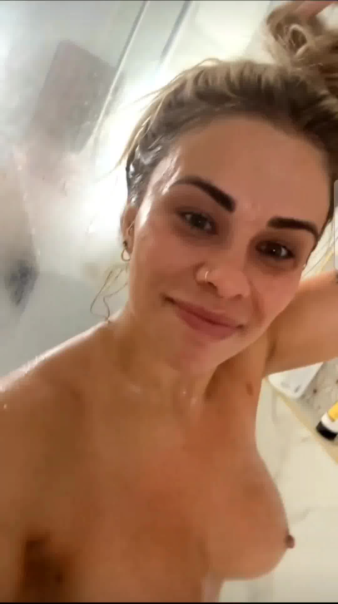 Paige Vanzant Nude Shower in Livestream Video Leaked